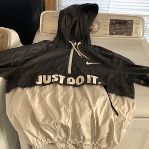 Nike Pull over windbreaker